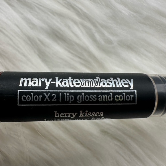 🩷5/$10 Mary Kate & Ashley Deep berry Lip Gloss - Picture 3 of 7